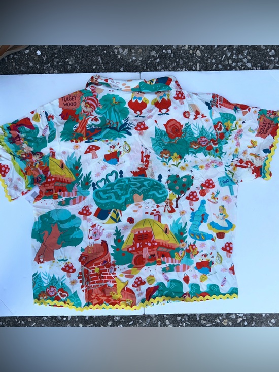 Alice in Wonderland Button Up Top & Short Set - Picture 3 of 6